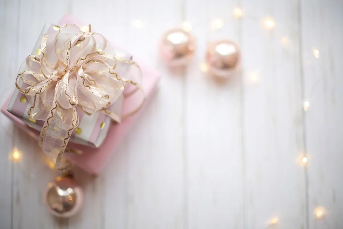 How to Make a Feather Plume Gift Set That Feels Personal